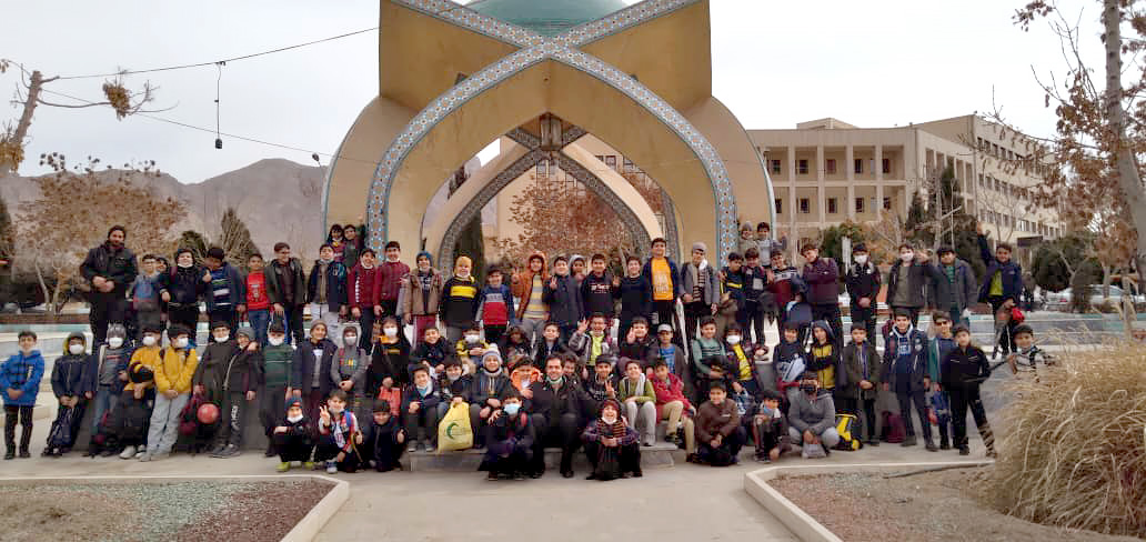 اردوی دانش آموزان دوره دوم به مجموعه ورزشی دانشگاه خوراسگان	