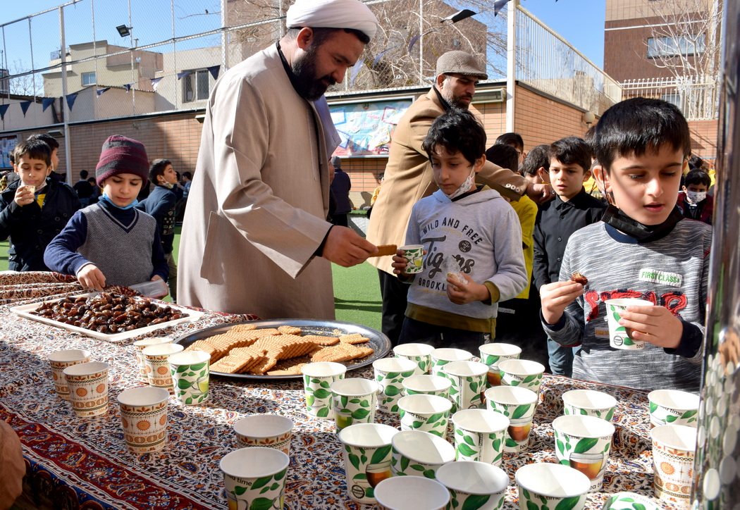 مراسم عزاداری دانش آموزان دوره اول و دوم به مناسبت شهادت حضرت زهرا (س)	