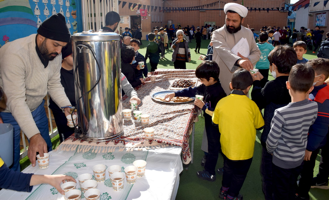 مراسم عزاداری دانش آموزان دوره اول و دوم به مناسبت شهادت حضرت زهرا (س)