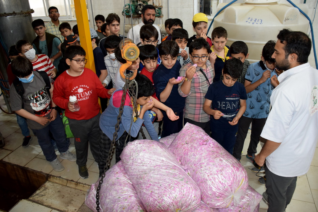 اردوی شبی در مدرسه گلاب گیری ، مشهداردهال، غار نخجیر-پایه پنجم	