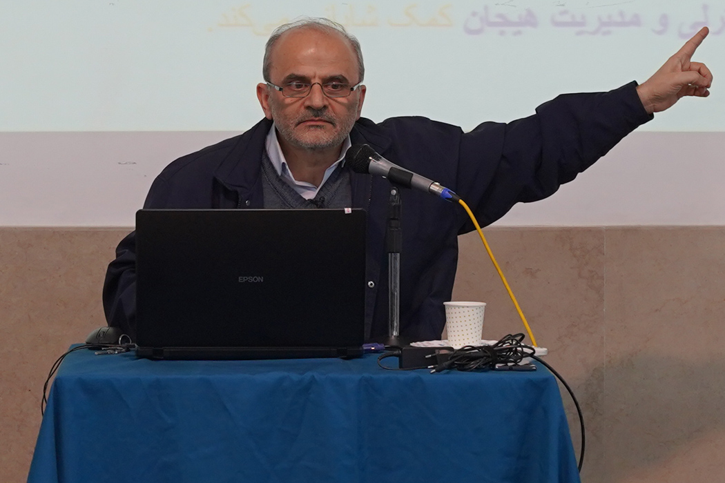 دکتر ابطحی - نقش مستقل پدران در تربیت